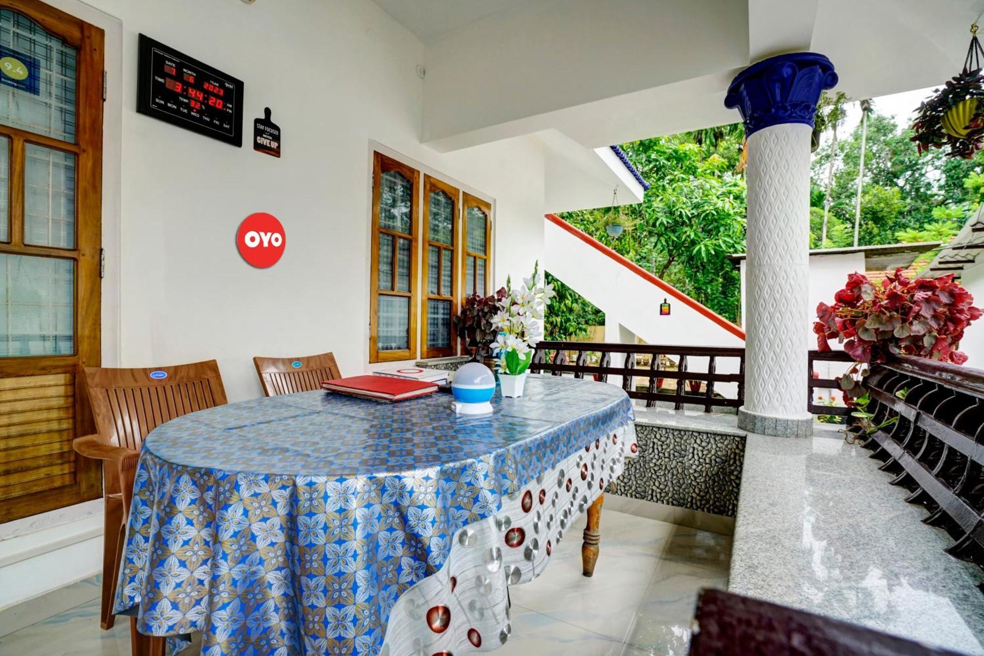 Oyo Flagship Meadow View Inn เทกคาดี ภายนอก รูปภาพ