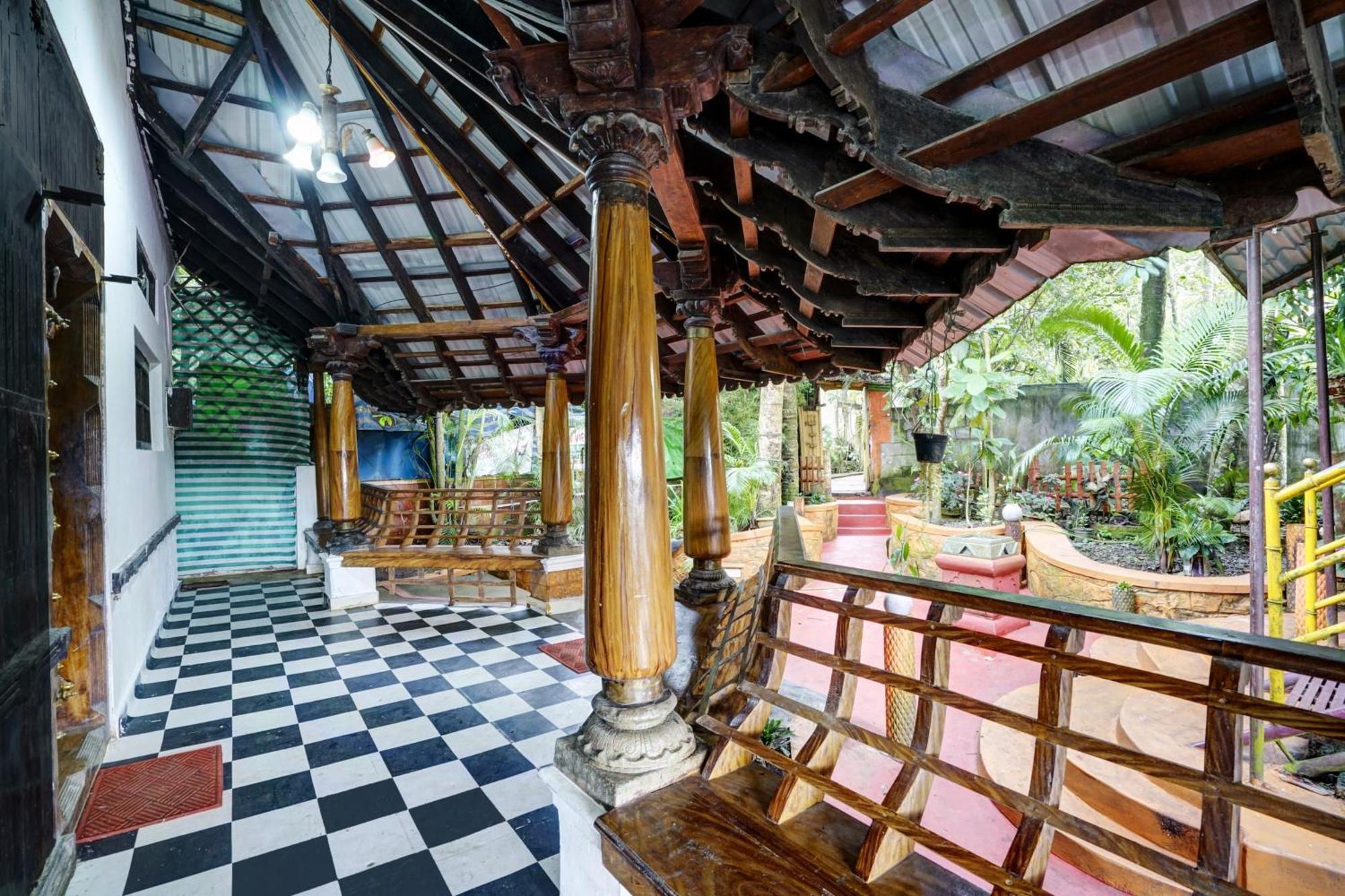 Oyo Flagship Meadow View Inn เทกคาดี ภายนอก รูปภาพ