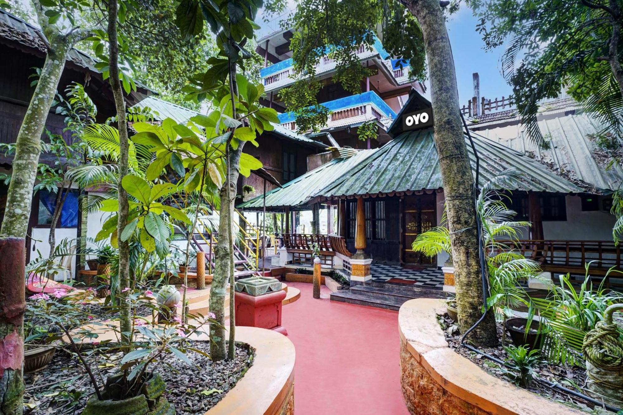Oyo Flagship Meadow View Inn เทกคาดี ภายนอก รูปภาพ
